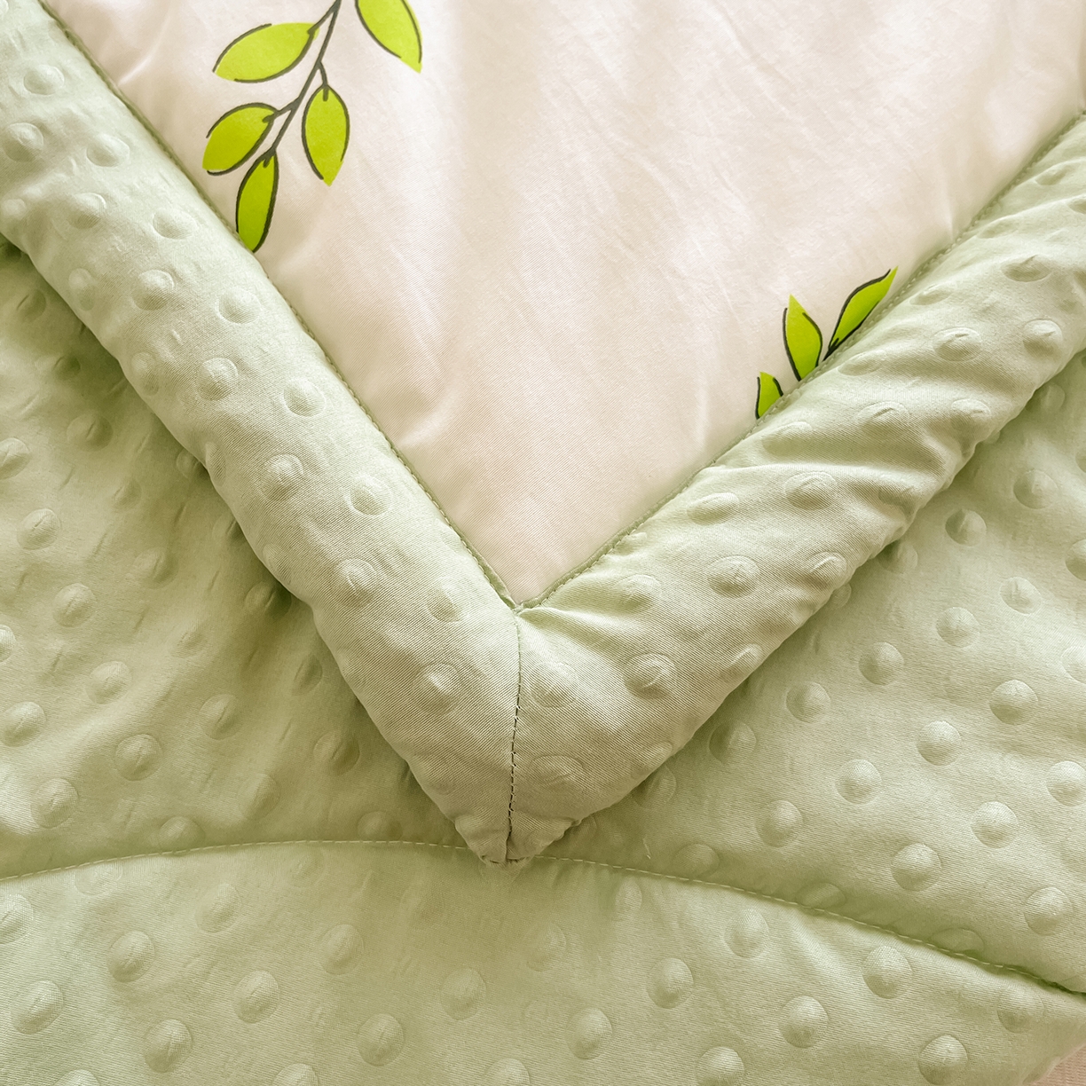 91家纺网 家纺一手货源 找家纺 悦织语 2026新款A类水洗棉双层纱豆豆被大豆夏凉被 花间小兔