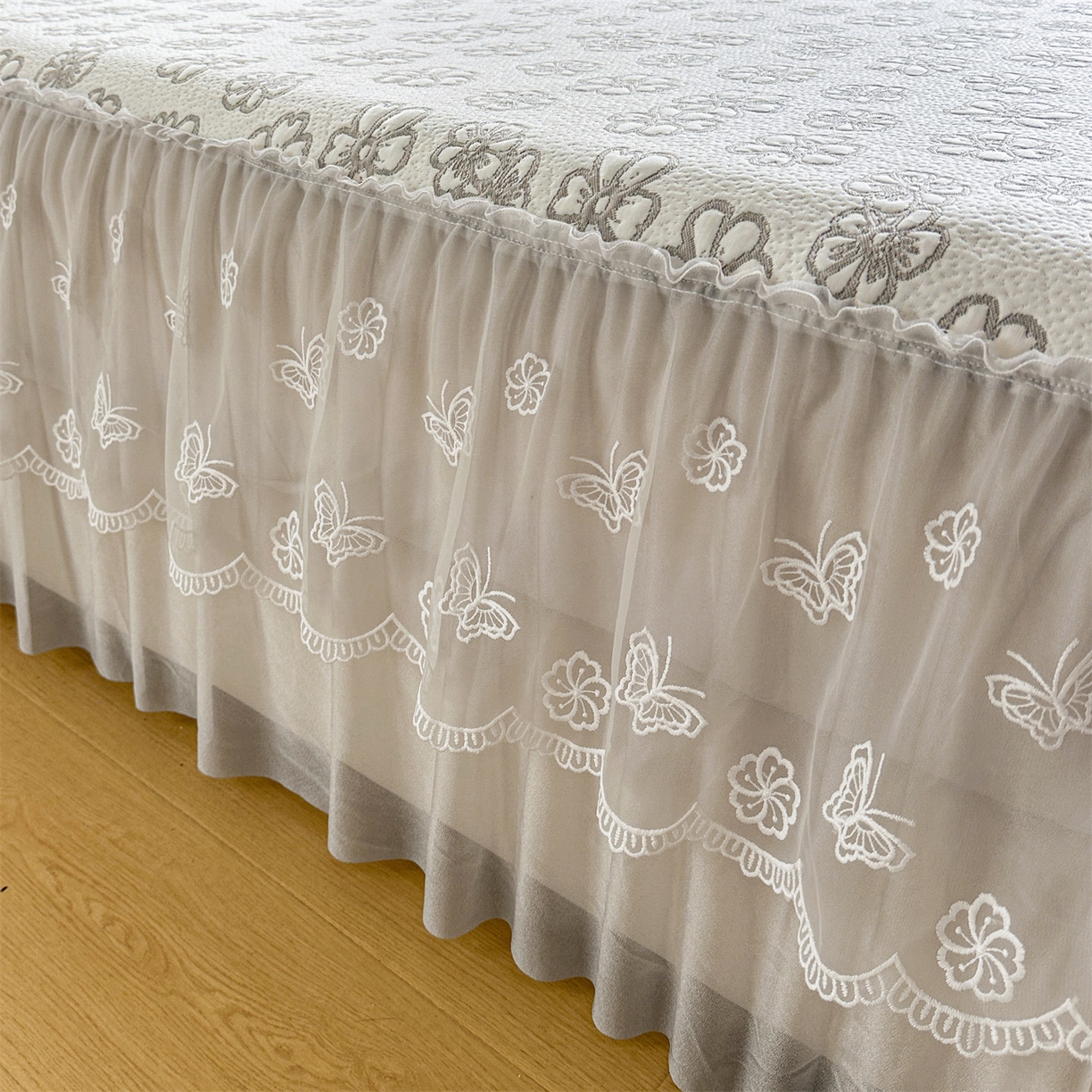 91家纺网 家纺一手货源 找家纺 恒爱家纺 2026新款A类凉感冰豆豆床裙席三件套 风花雪月-灰