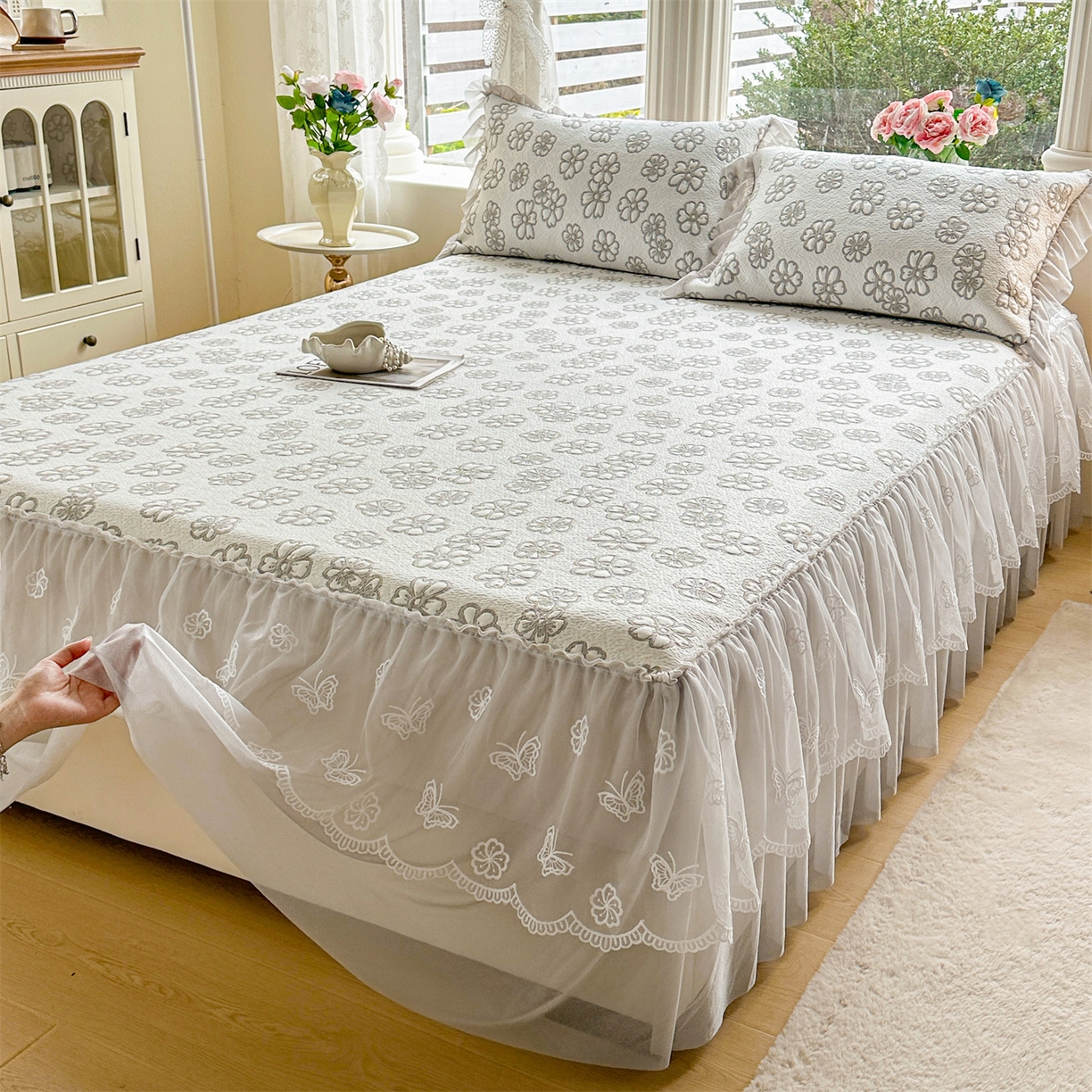 91家纺网 家纺一手货源 找家纺 恒爱家纺 2026新款A类凉感冰豆豆床裙席三件套 风花雪月-灰