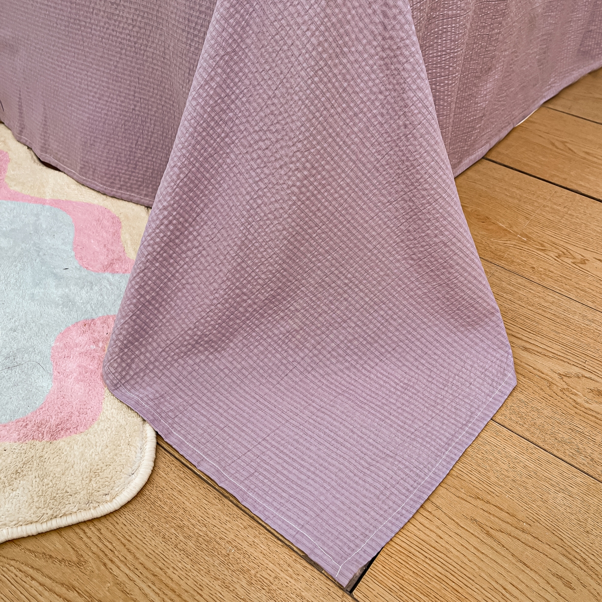 91家纺网 家纺一手货源 找家纺 摩妮卡 2026春夏新款韩版花边水洗棉泡泡纱床盖四件套 爱丽丝花园