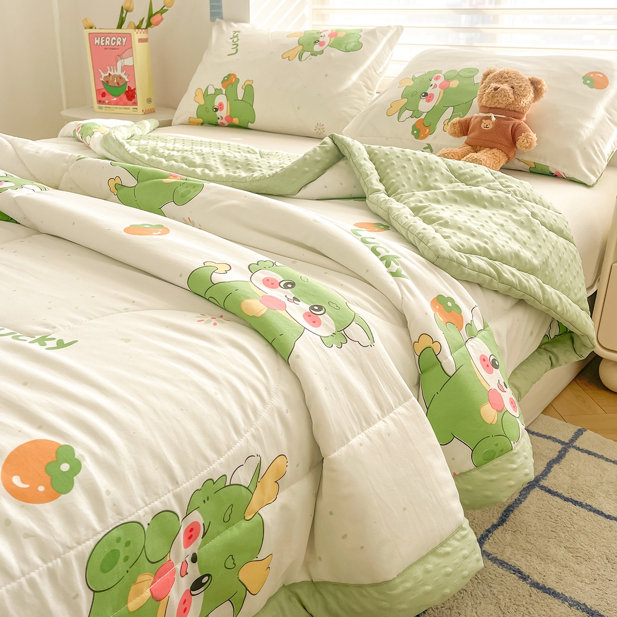 91家纺网 家纺一手货源 找家纺 悦织语 2026新款A类水洗棉双层纱豆豆被大豆夏凉被 快乐龙仔