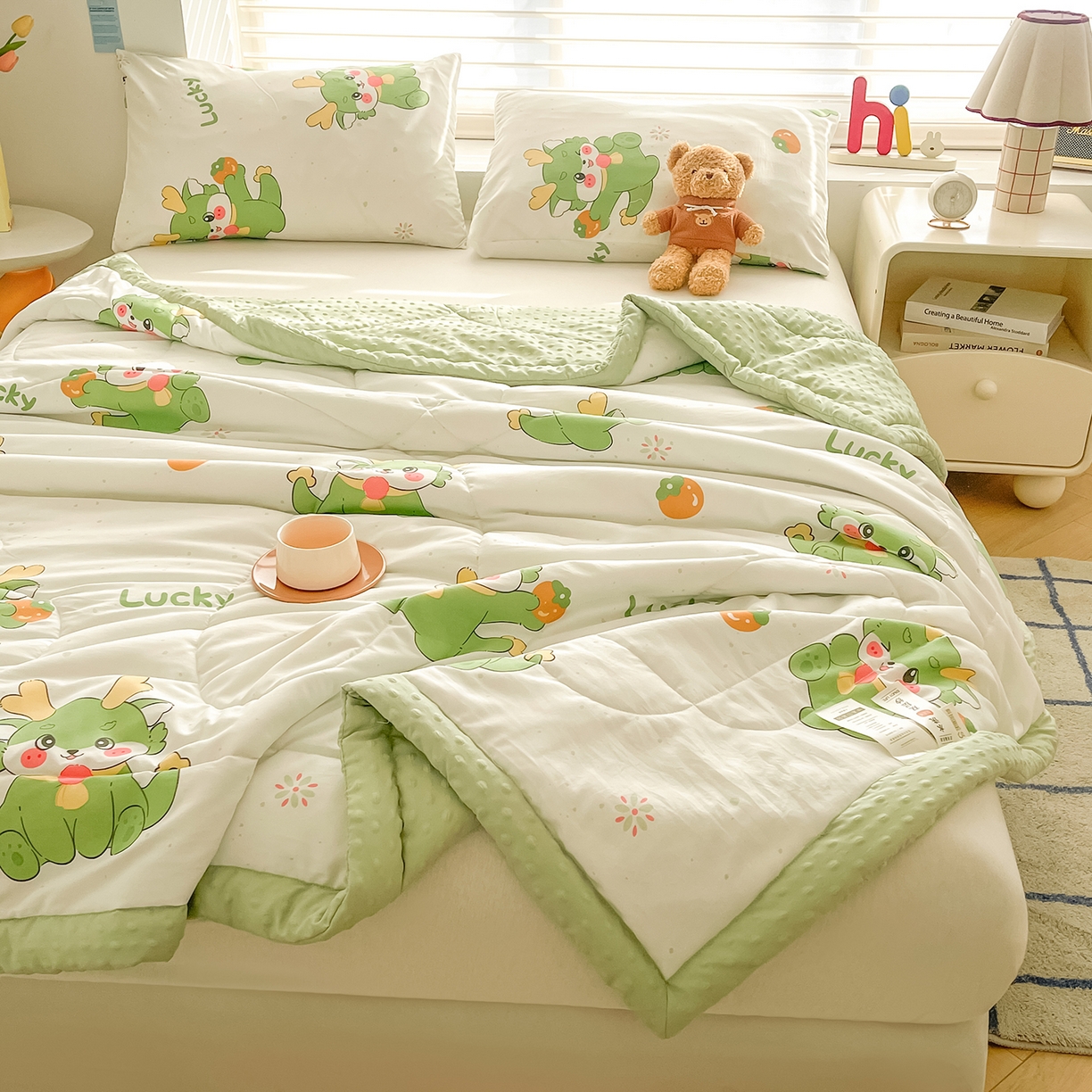 91家纺网 家纺一手货源 找家纺 悦织语 2026新款A类水洗棉双层纱豆豆被大豆夏凉被 快乐龙仔