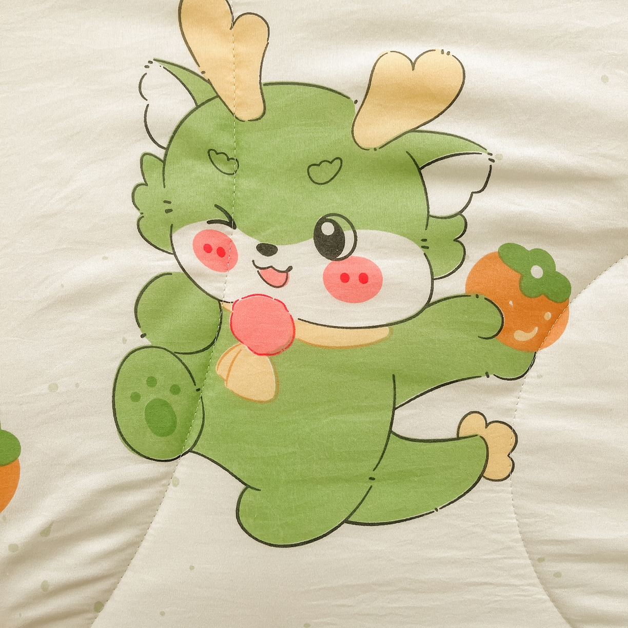 91家纺网 家纺一手货源 找家纺 悦织语 2026新款A类水洗棉双层纱豆豆被大豆夏凉被 快乐龙仔