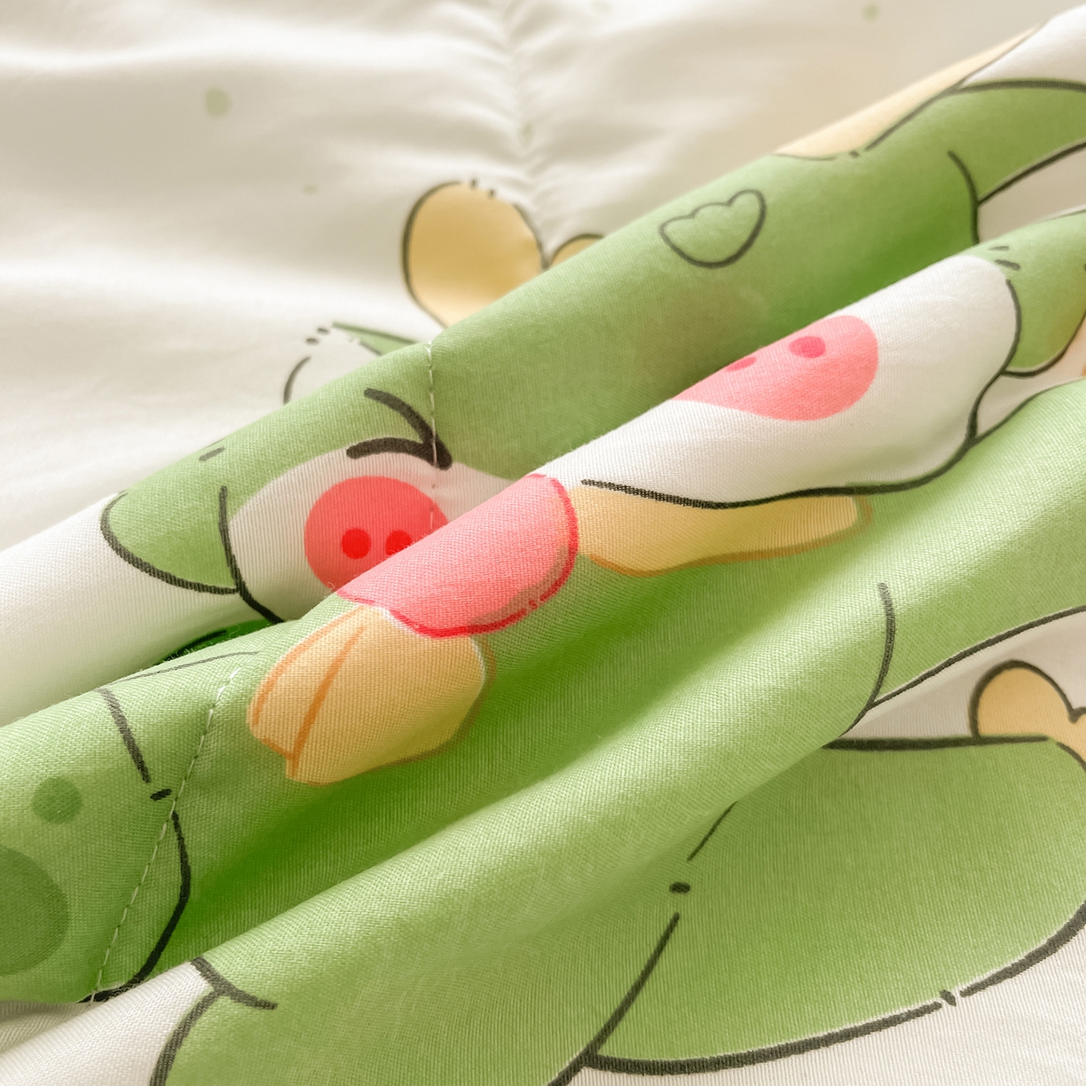 91家纺网 家纺一手货源 找家纺 悦织语 2026新款A类水洗棉双层纱豆豆被大豆夏凉被 快乐龙仔