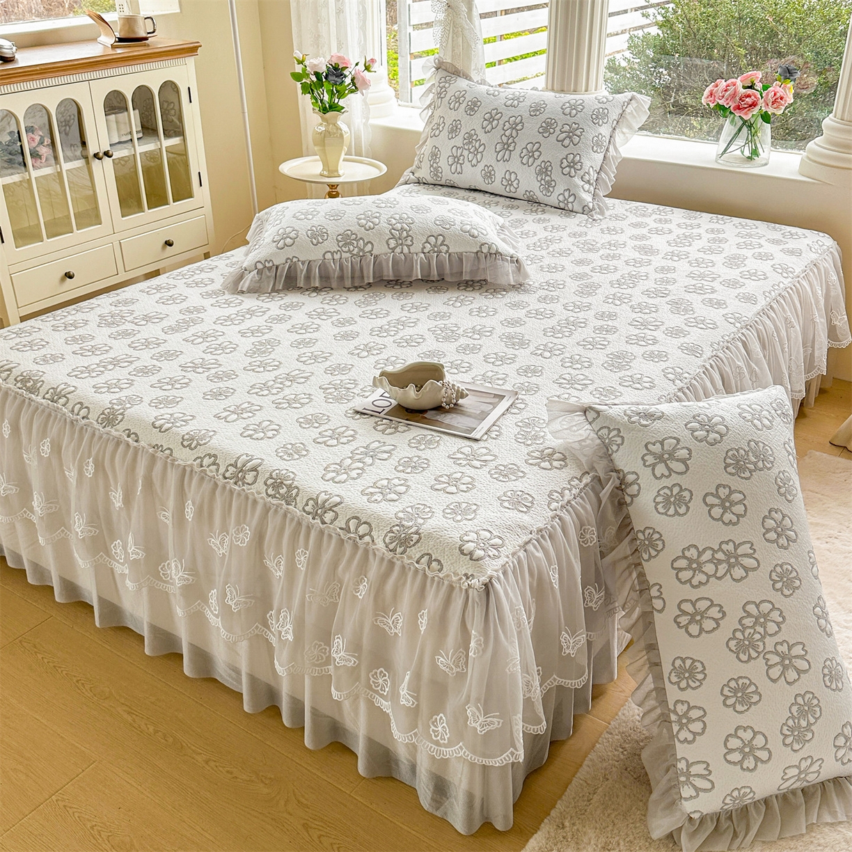 91家纺网 家纺一手货源 找家纺 恒爱家纺 2026新款A类凉感冰豆豆床裙席三件套 风花雪月-灰