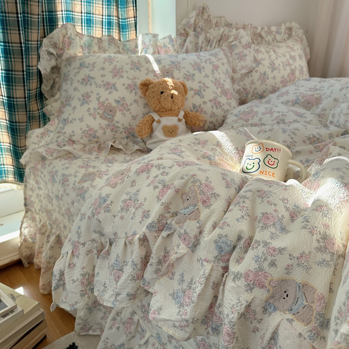91家纺网 家纺一手货源 找家纺 摩妮卡 2026春夏新款韩版花边水洗棉泡泡纱床盖四件套 玫瑰小熊