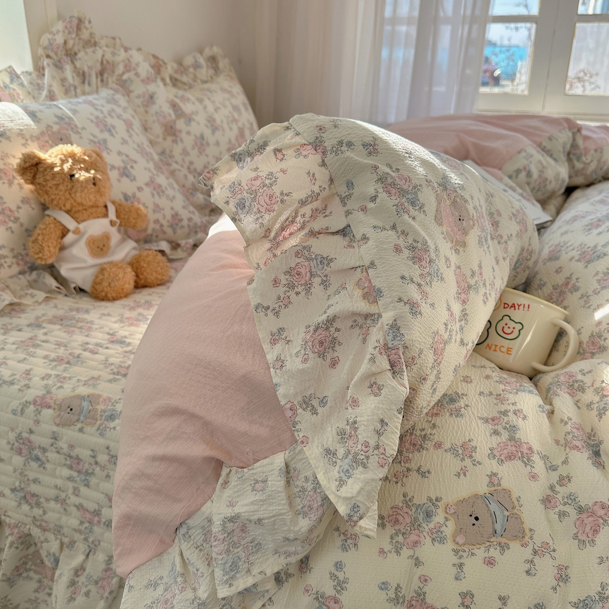 91家纺网 家纺一手货源 找家纺 摩妮卡 2026春夏新款韩版花边水洗棉泡泡纱床盖四件套 玫瑰小熊