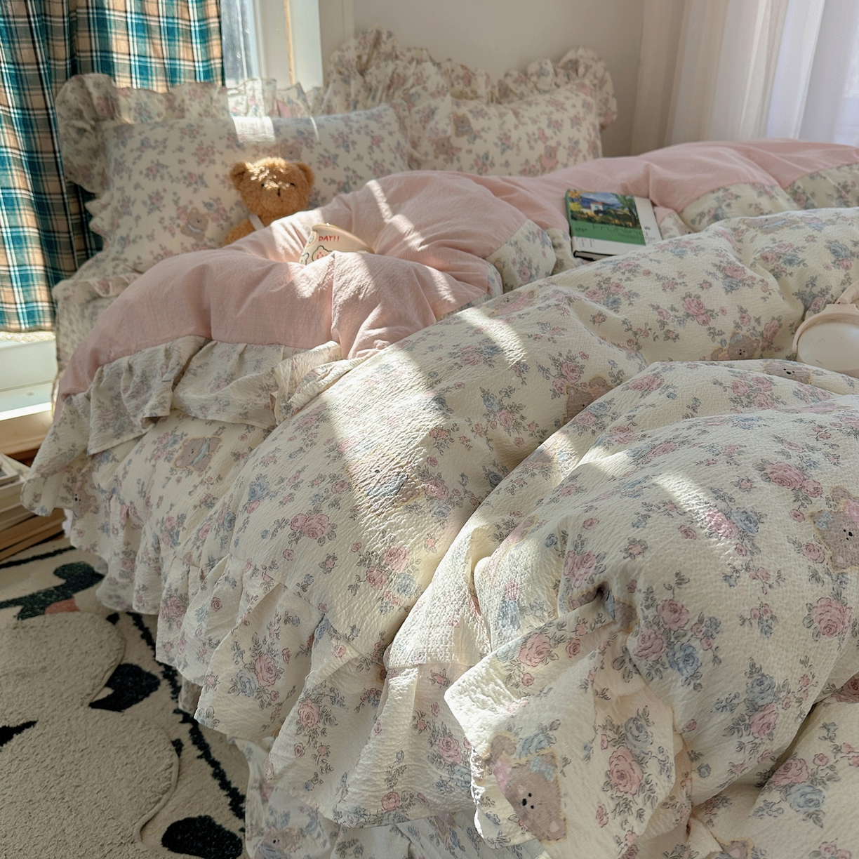 91家纺网 家纺一手货源 找家纺 摩妮卡 2026春夏新款韩版花边水洗棉泡泡纱床盖四件套 玫瑰小熊