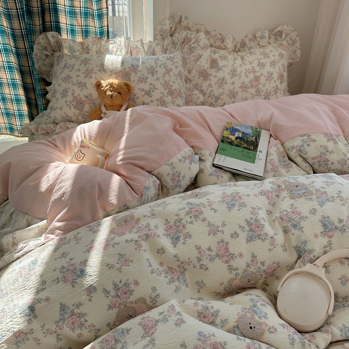 91家纺网 家纺一手货源 找家纺 摩妮卡 2026春夏新款韩版花边水洗棉泡泡纱床盖四件套 玫瑰小熊