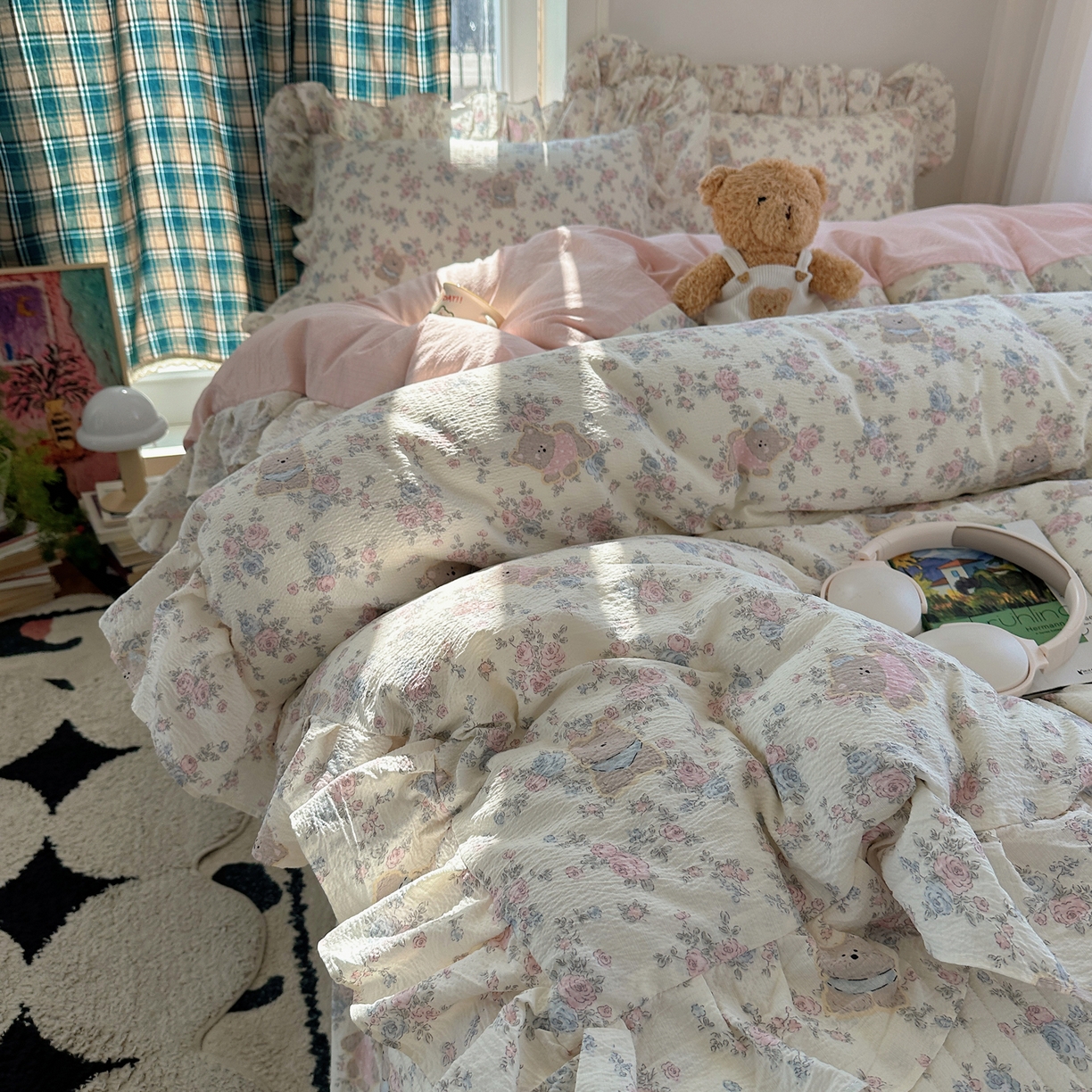 91家纺网 家纺一手货源 找家纺 摩妮卡 2026春夏新款韩版花边水洗棉泡泡纱床盖四件套 玫瑰小熊