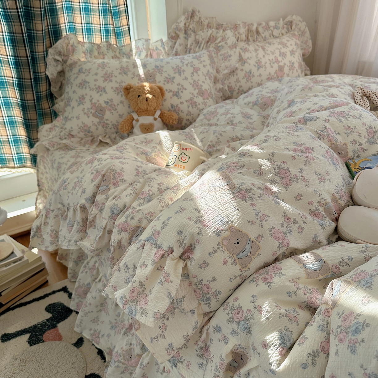 91家纺网 家纺一手货源 找家纺 摩妮卡 2026春夏新款韩版花边水洗棉泡泡纱床盖四件套 玫瑰小熊