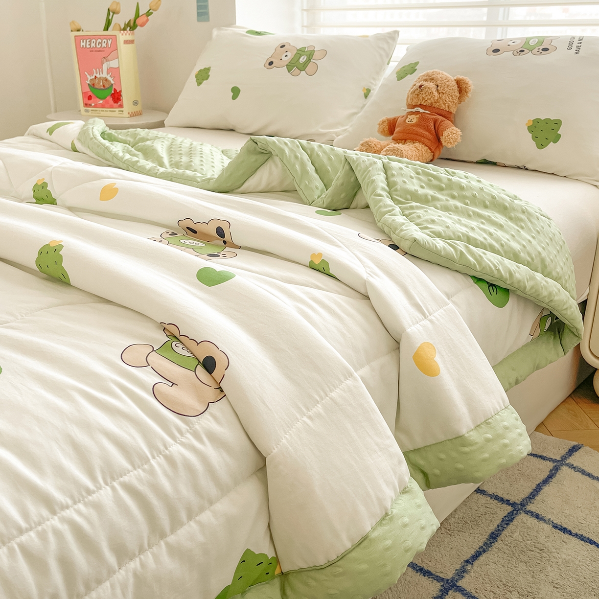 91家纺网 家纺一手货源 找家纺 悦织语 2026新款A类水洗棉双层纱豆豆被大豆夏凉被 米洛熊