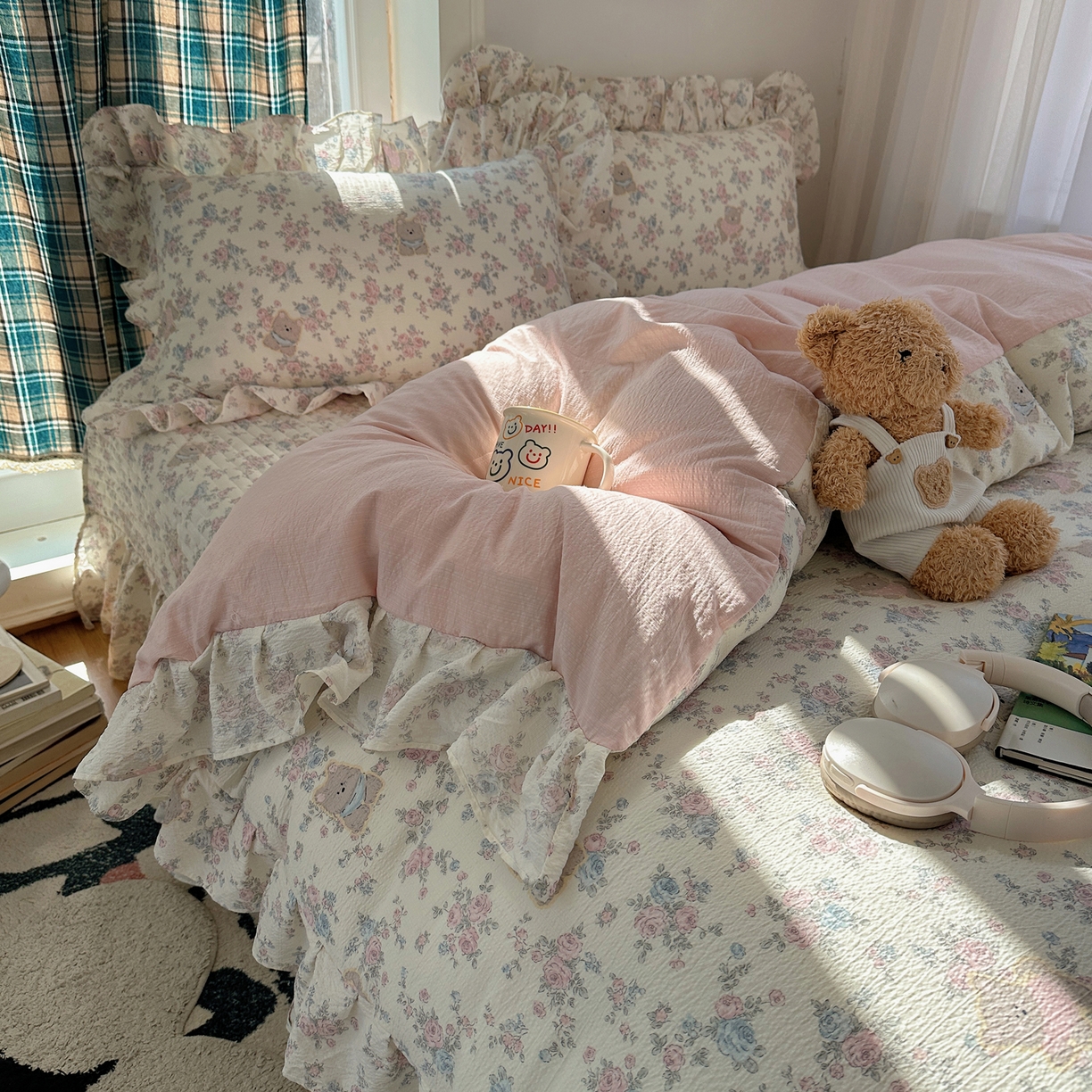 91家纺网 家纺一手货源 找家纺 摩妮卡 2026春夏新款韩版花边水洗棉泡泡纱床盖四件套 玫瑰小熊