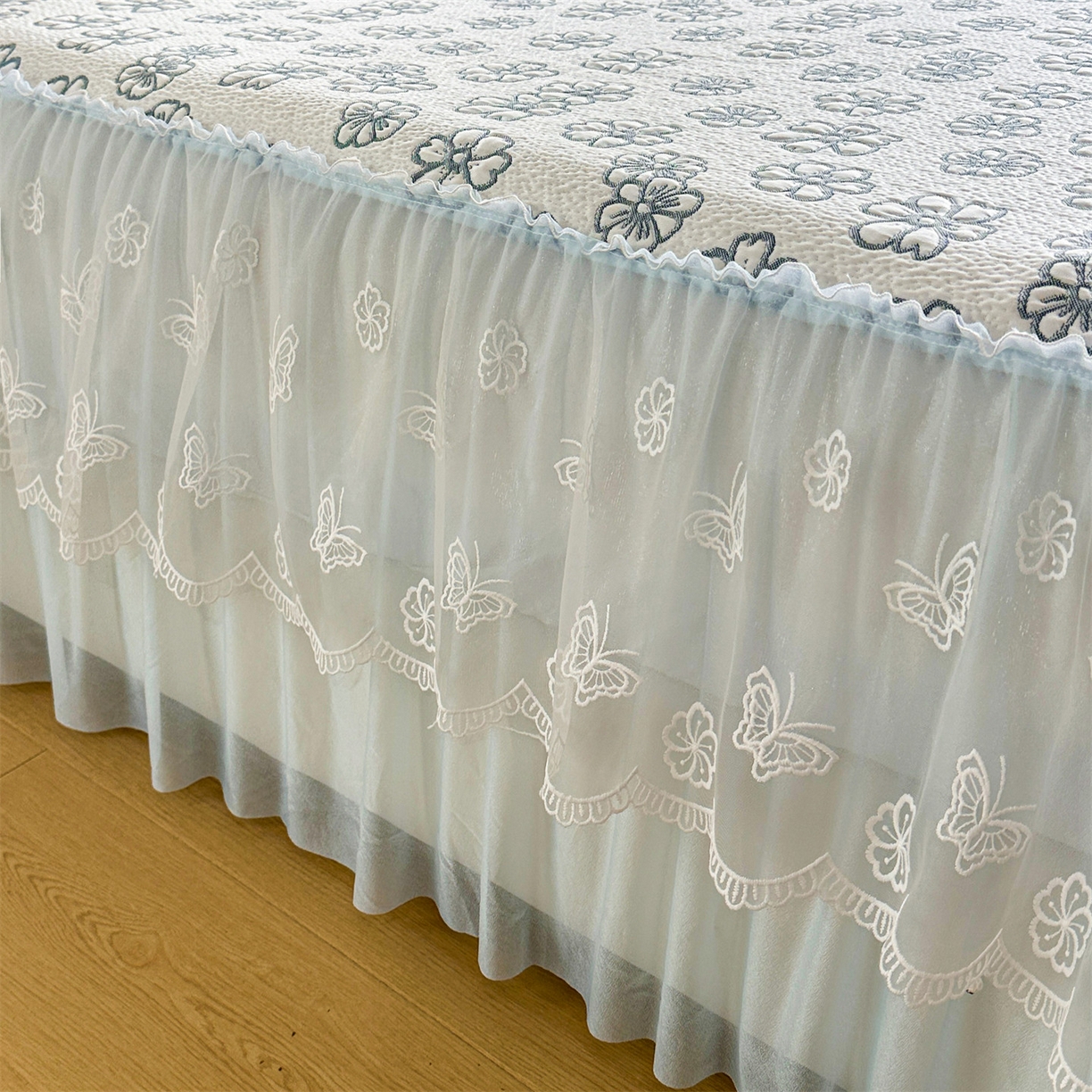 91家纺网 家纺一手货源 找家纺 恒爱家纺 2026新款A类凉感冰豆豆床裙席三件套 风花雪月-蓝