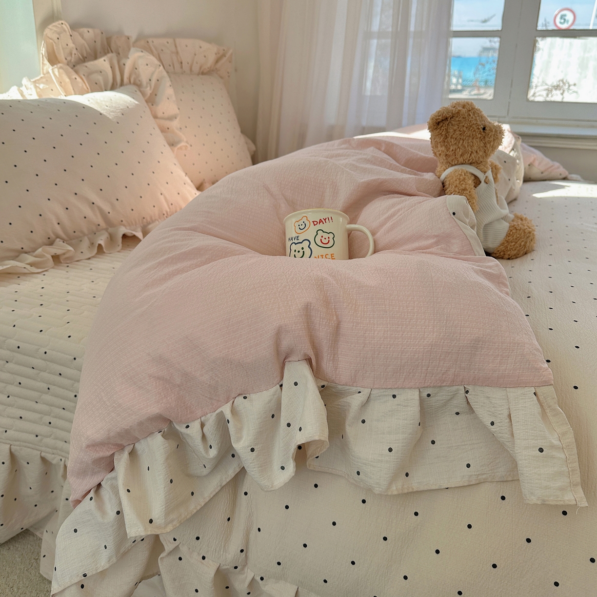 91家纺网 家纺一手货源 找家纺 摩妮卡 2026春夏新款韩版花边水洗棉泡泡纱床盖四件套 奶油波点