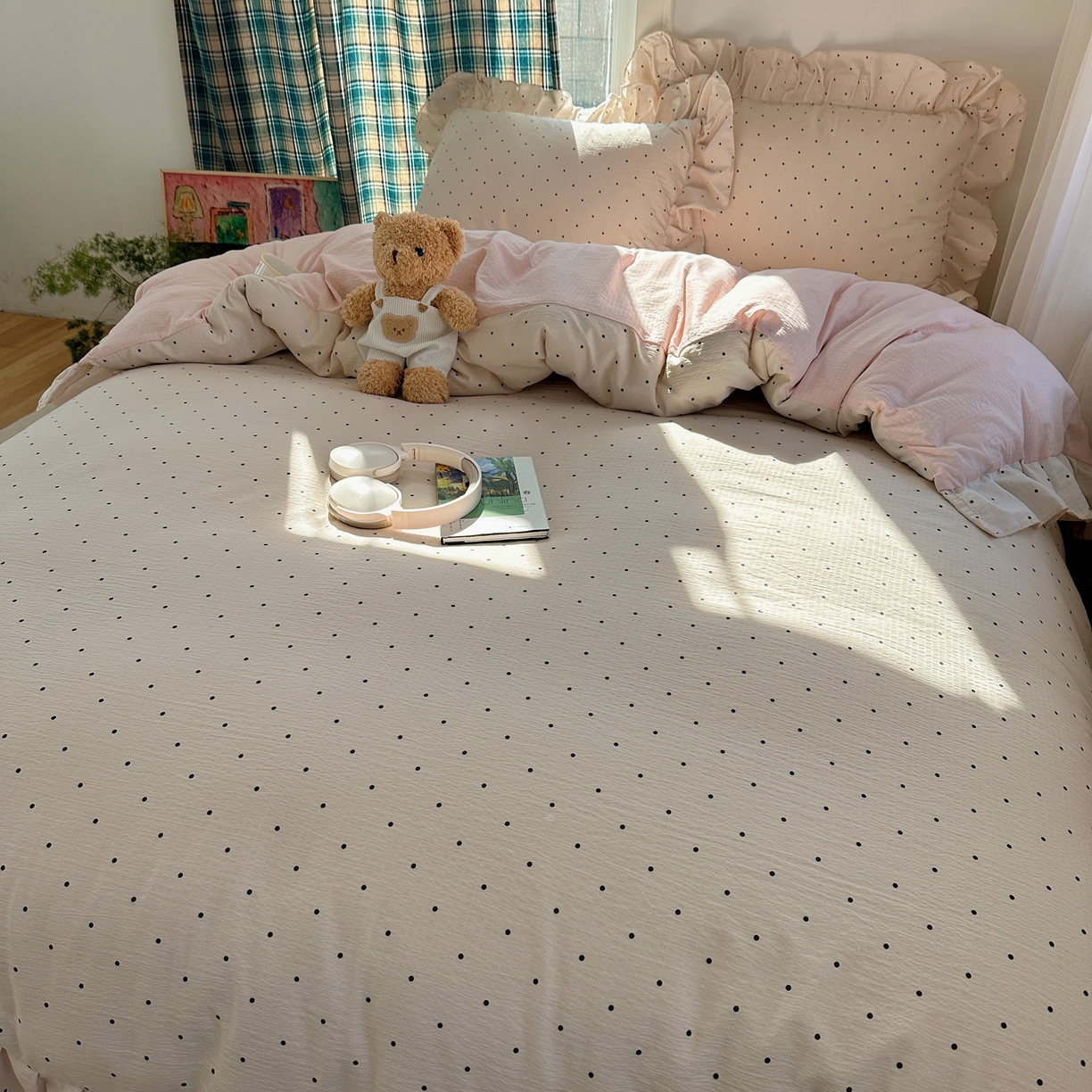 91家纺网 家纺一手货源 找家纺 摩妮卡 2026春夏新款韩版花边水洗棉泡泡纱床盖四件套 奶油波点