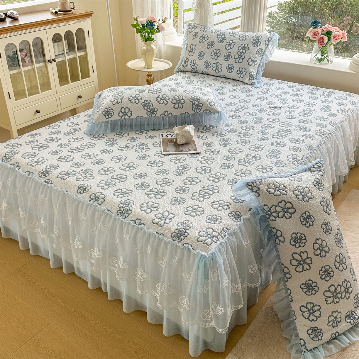 91家纺网 家纺一手货源 找家纺 恒爱家纺 2026新款A类凉感冰豆豆床裙席三件套 风花雪月-蓝