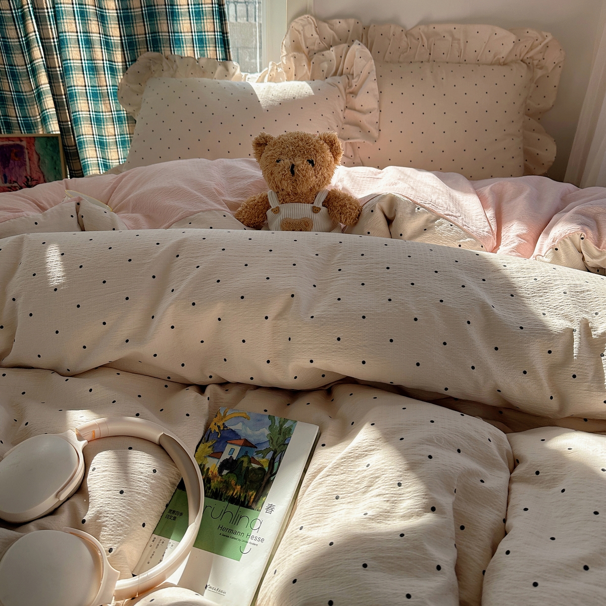 91家纺网 家纺一手货源 找家纺 摩妮卡 2026春夏新款韩版花边水洗棉泡泡纱床盖四件套 奶油波点