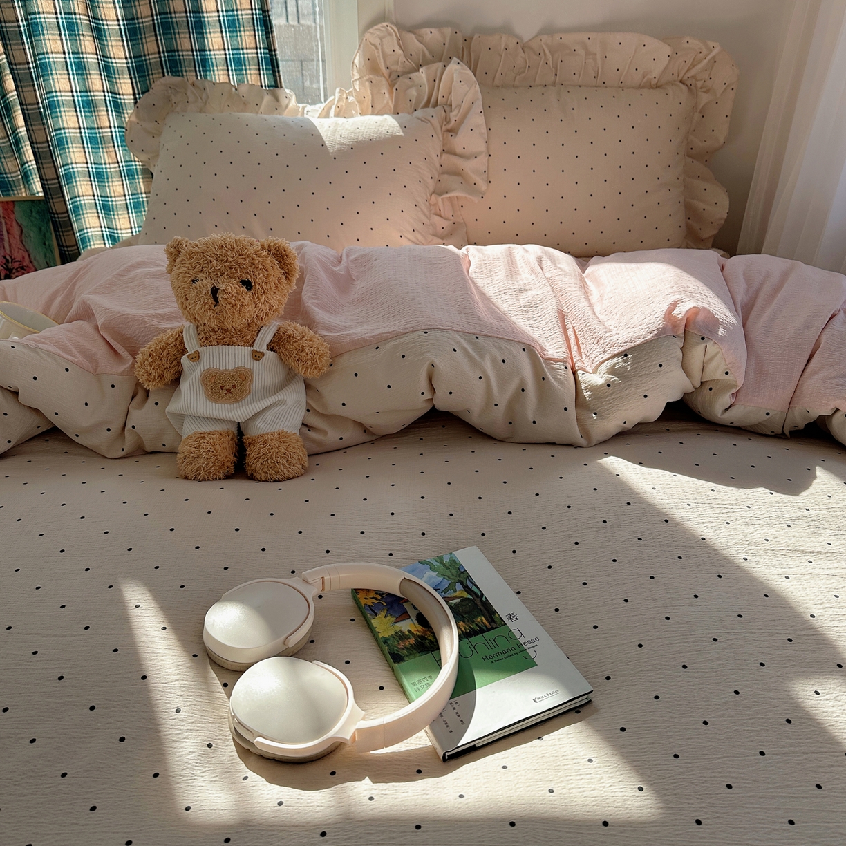 91家纺网 家纺一手货源 找家纺 摩妮卡 2026春夏新款韩版花边水洗棉泡泡纱床盖四件套 奶油波点