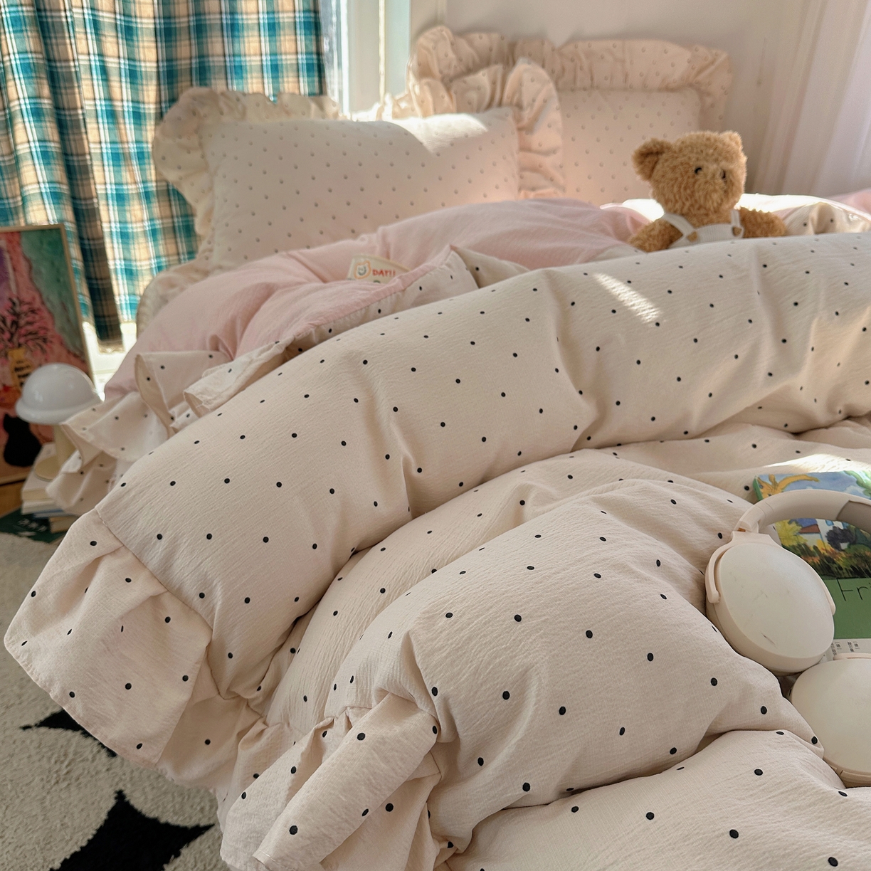 91家纺网 家纺一手货源 找家纺 摩妮卡 2026春夏新款韩版花边水洗棉泡泡纱床盖四件套 奶油波点