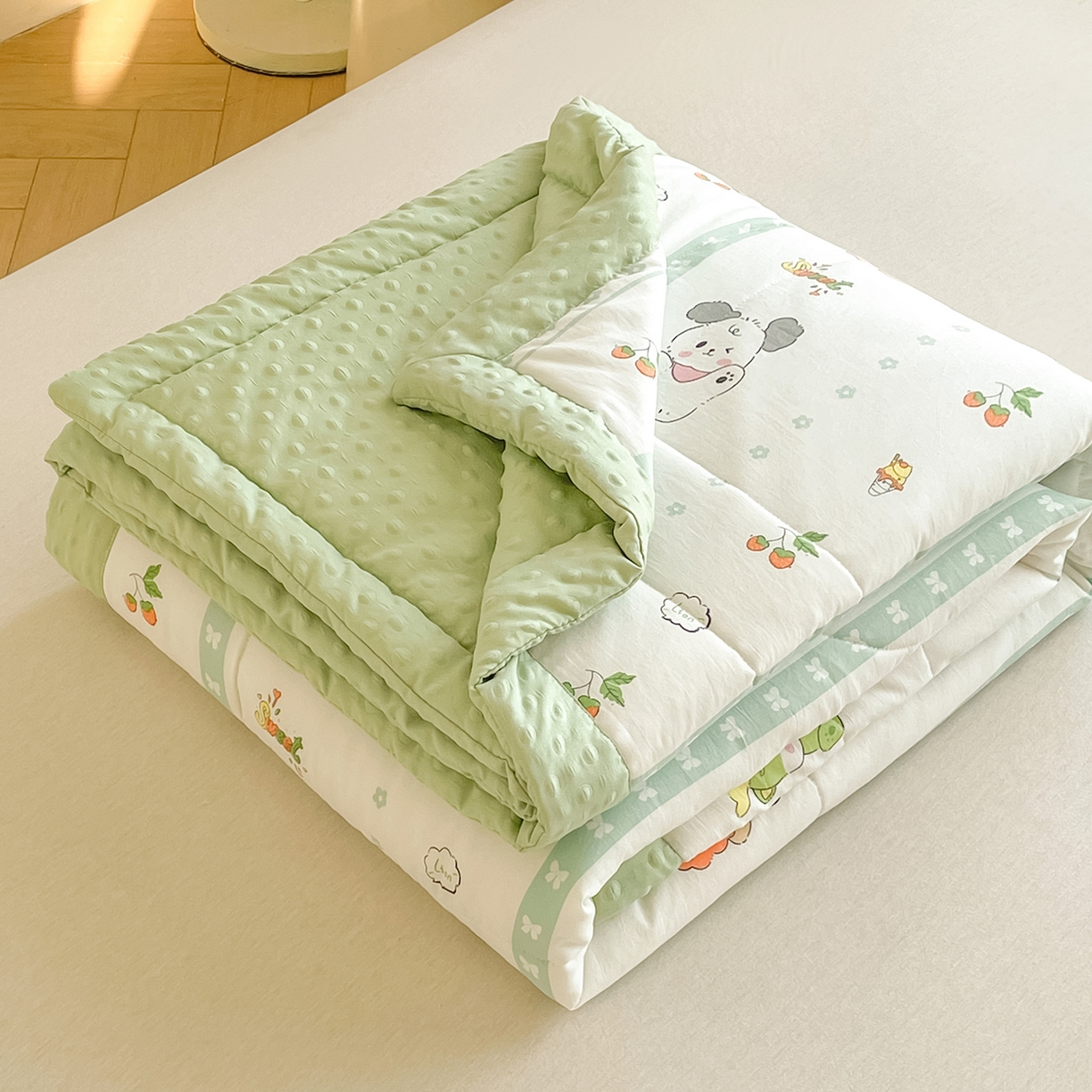 91家纺网 家纺一手货源 找家纺 悦织语 2026新款A类水洗棉双层纱豆豆被大豆夏凉被 森林宝贝