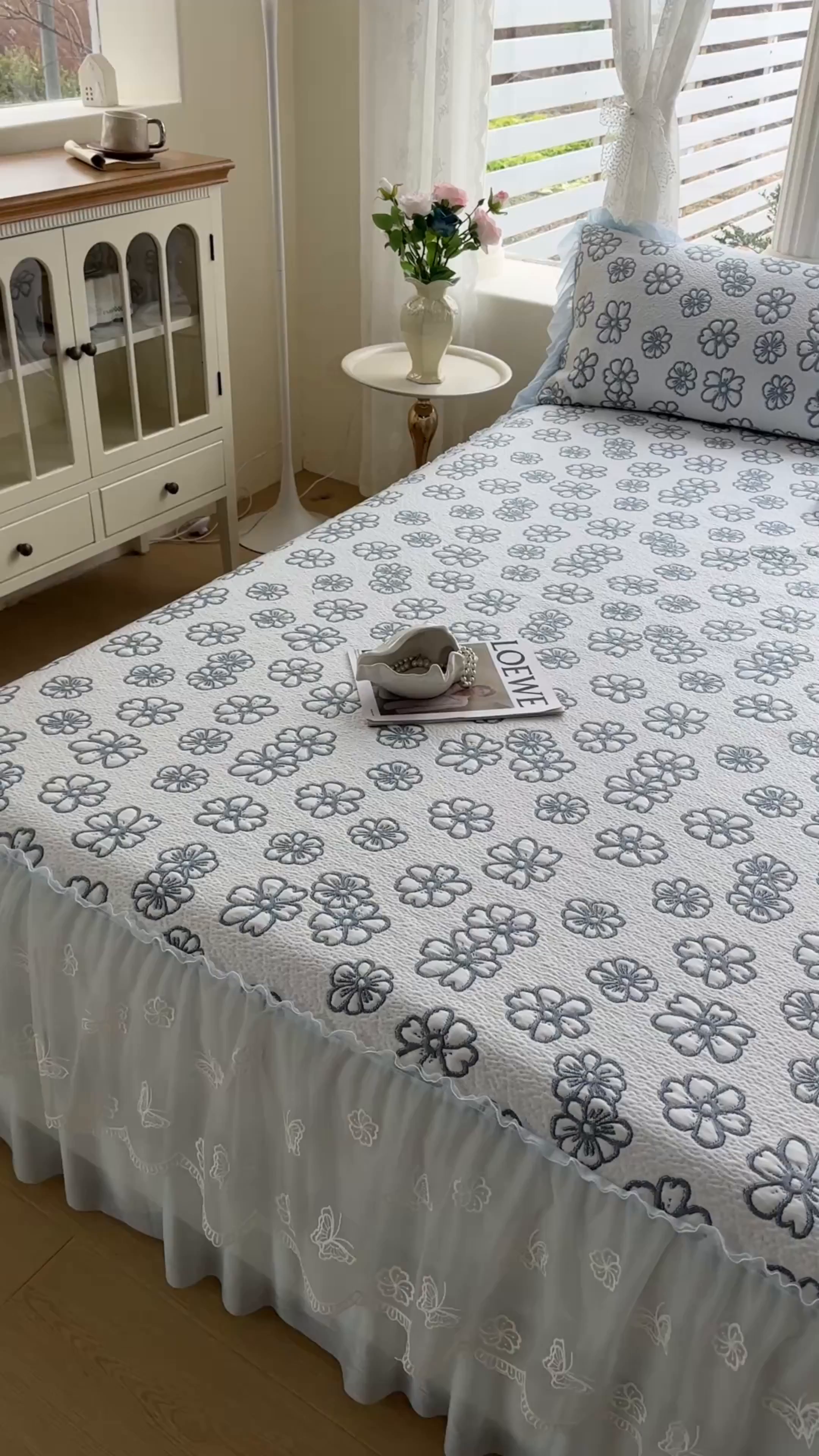 91家纺网 家纺一手货源 找家纺 恒爱家纺 2026新款A类凉感冰豆豆床裙席三件套 风花雪月-蓝