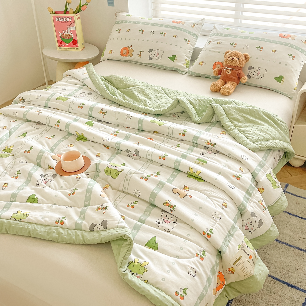 91家纺网 家纺一手货源 找家纺 悦织语 2026新款A类水洗棉双层纱豆豆被大豆夏凉被 森林宝贝