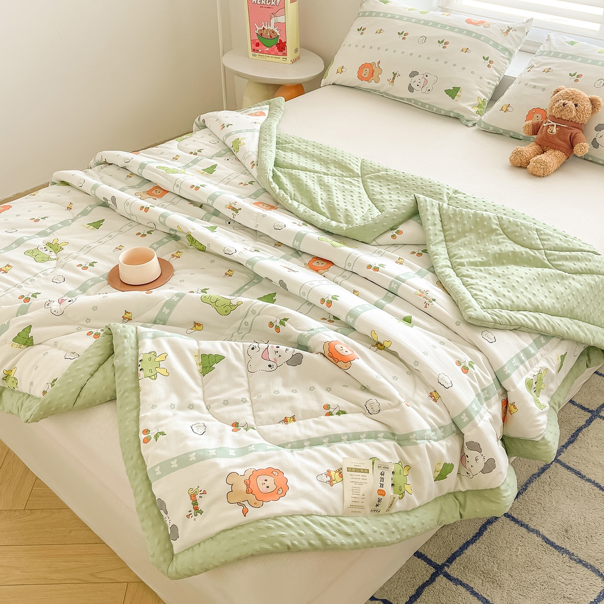 91家纺网 家纺一手货源 找家纺 悦织语 2026新款A类水洗棉双层纱豆豆被大豆夏凉被 森林宝贝