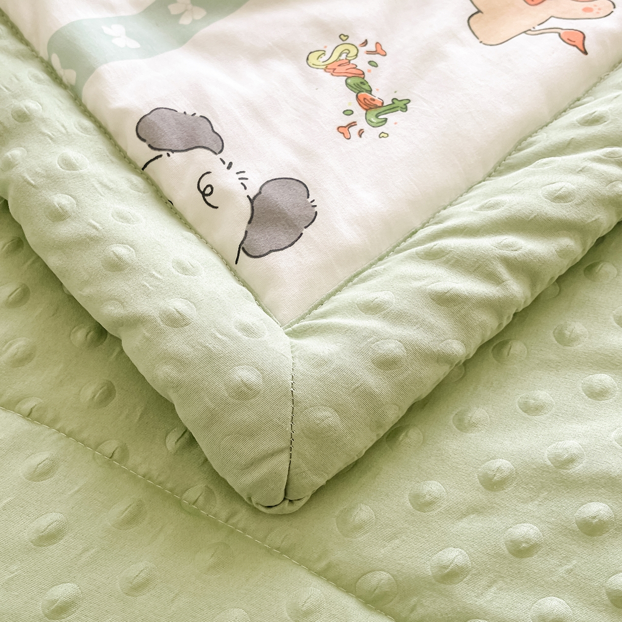 91家纺网 家纺一手货源 找家纺 悦织语 2026新款A类水洗棉双层纱豆豆被大豆夏凉被 森林宝贝