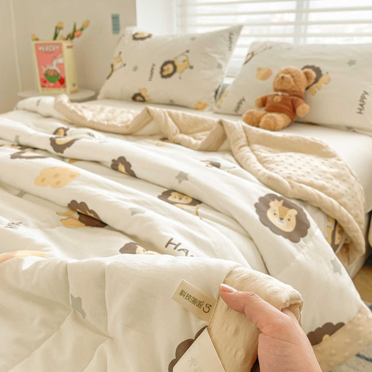 91家纺网 家纺一手货源 找家纺 悦织语 2026新款A类水洗棉双层纱豆豆被大豆夏凉被 狮子王