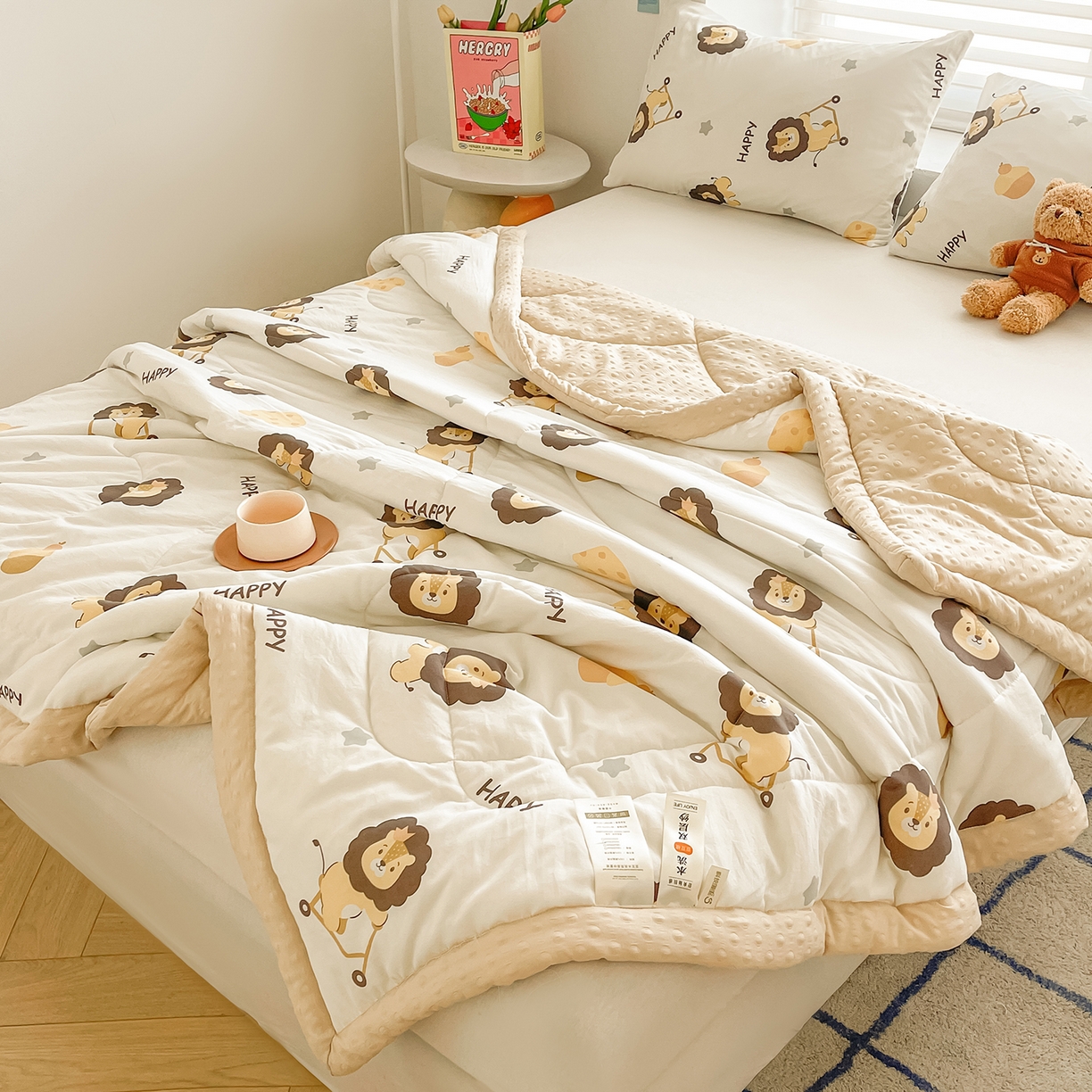 91家纺网 家纺一手货源 找家纺 悦织语 2026新款A类水洗棉双层纱豆豆被大豆夏凉被 狮子王