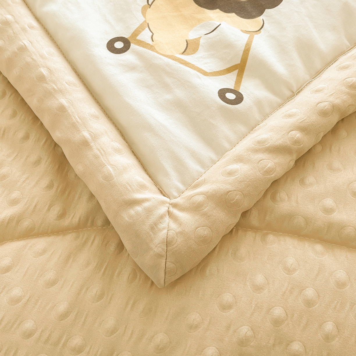 91家纺网 家纺一手货源 找家纺 悦织语 2026新款A类水洗棉双层纱豆豆被大豆夏凉被 狮子王