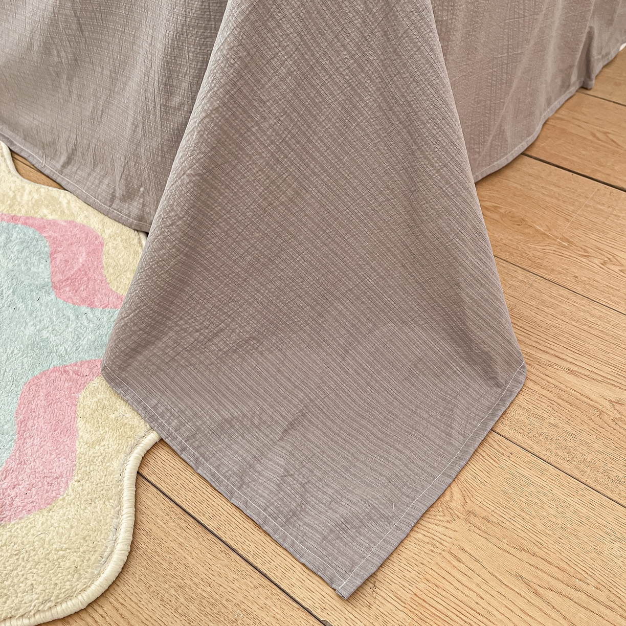 91家纺网 家纺一手货源 找家纺 摩妮卡 2026春夏新款韩版花边水洗棉泡泡纱床盖四件套 糯糯小花