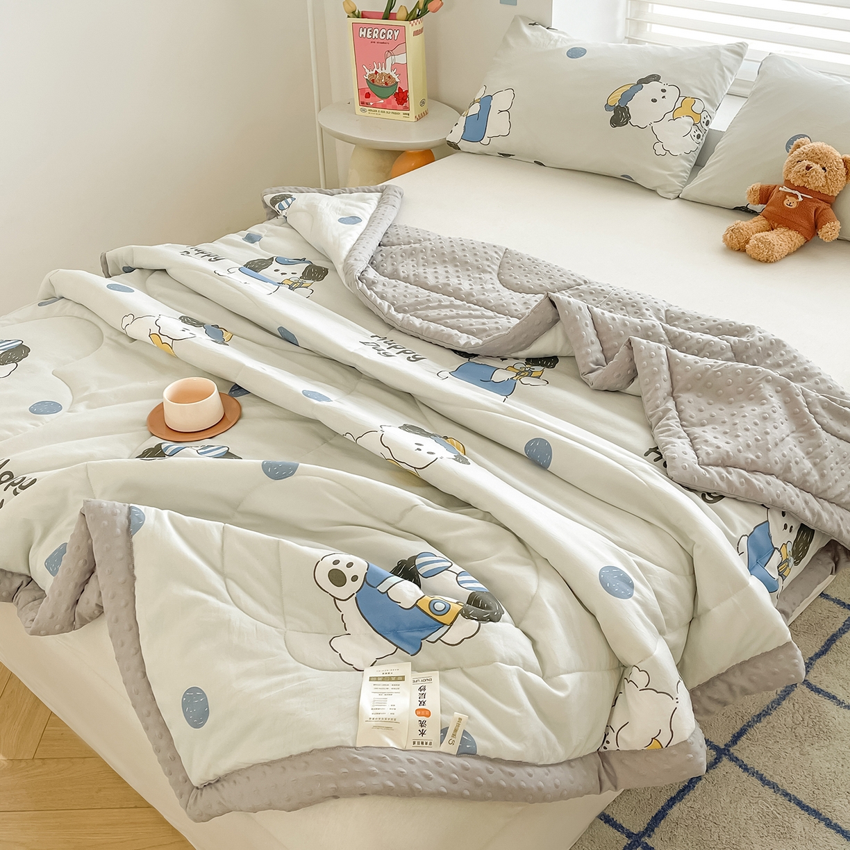 91家纺网 家纺一手货源 找家纺 悦织语 2026新款A类水洗棉双层纱豆豆被大豆夏凉被 帅气小狗