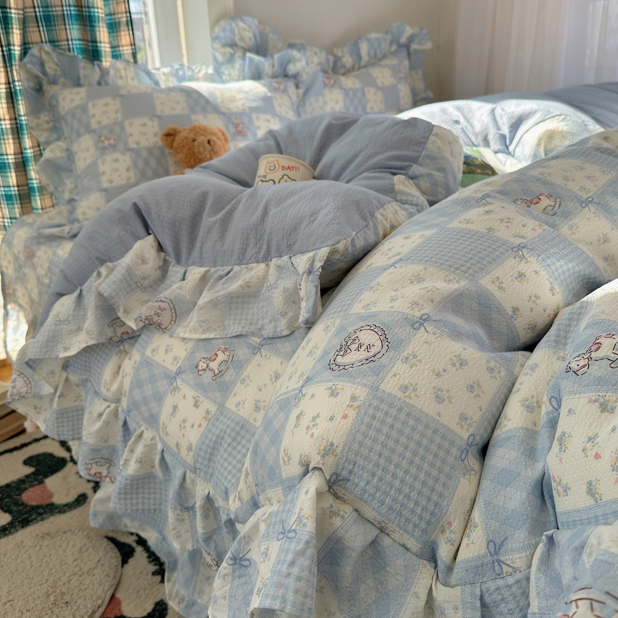 91家纺网 家纺一手货源 找家纺 摩妮卡 2026春夏新款韩版花边水洗棉泡泡纱床盖四件套 幸福加马