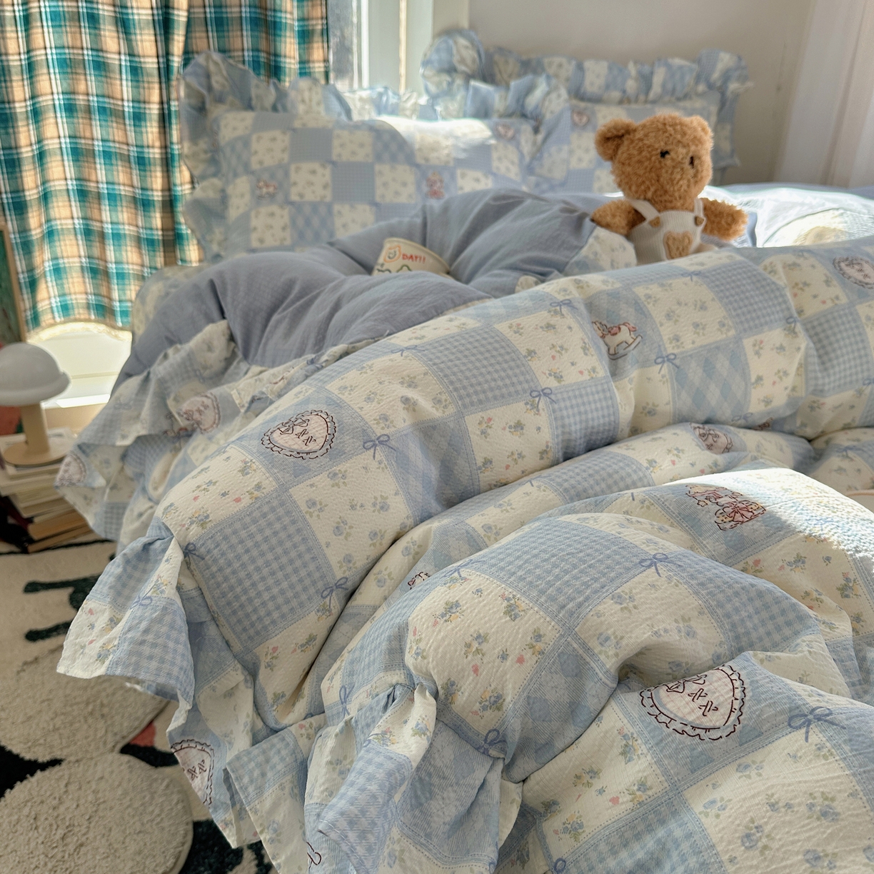 91家纺网 家纺一手货源 找家纺 摩妮卡 2026春夏新款韩版花边水洗棉泡泡纱床盖四件套 幸福加马