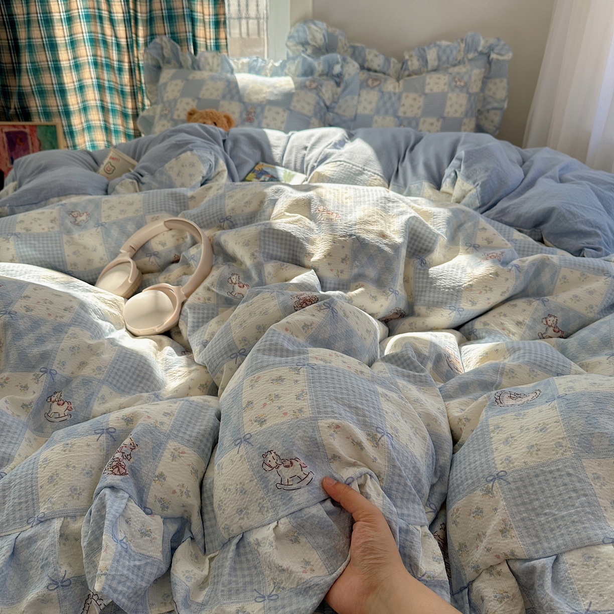 91家纺网 家纺一手货源 找家纺 摩妮卡 2026春夏新款韩版花边水洗棉泡泡纱床盖四件套 幸福加马