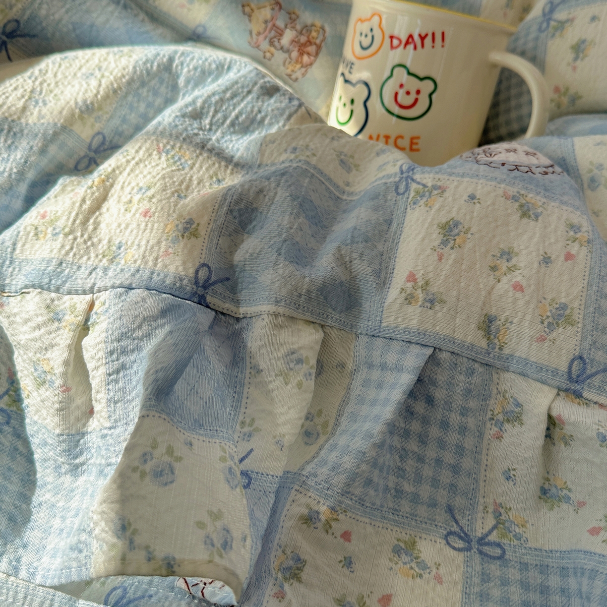 91家纺网 家纺一手货源 找家纺 摩妮卡 2026春夏新款韩版花边水洗棉泡泡纱床盖四件套 幸福加马