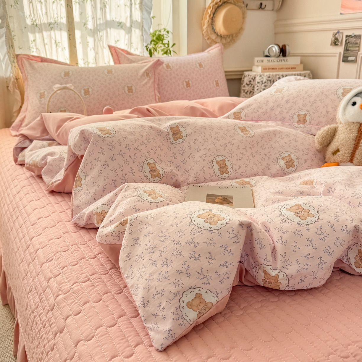 91家纺网 家纺一手货源 找家纺  富之航家纺 2026新款小清新床盖四件套 花园萌熊