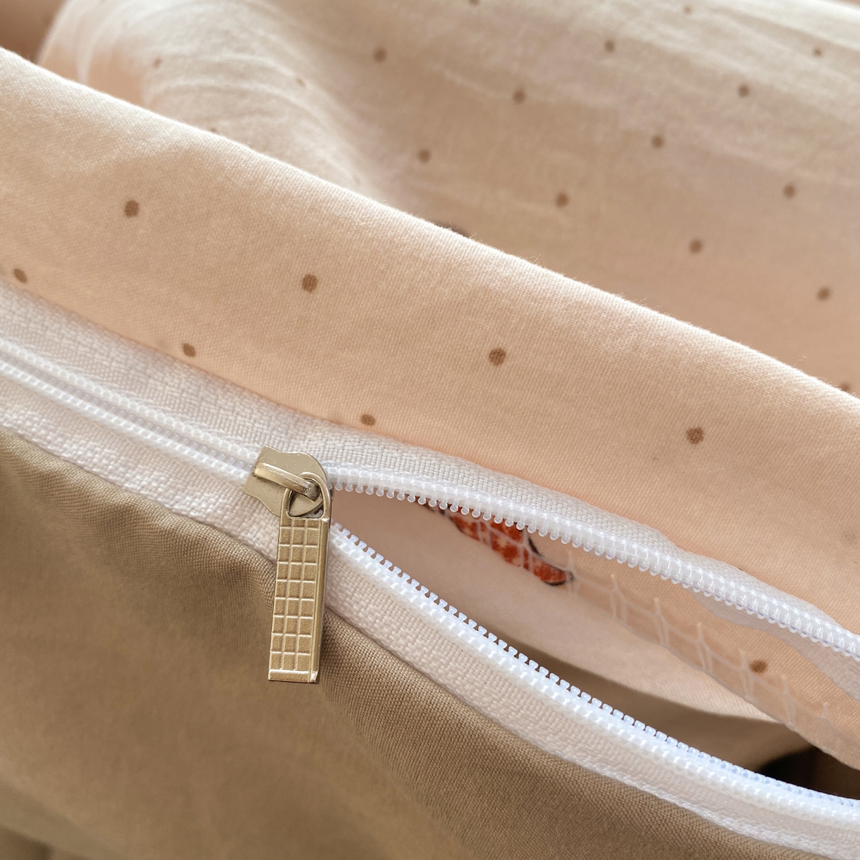 91家纺网 家纺一手货源 找家纺 富之航家纺 2026新款小清新床盖四件套 曲哆腊肠