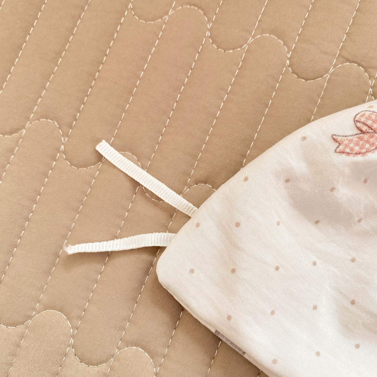 91家纺网 家纺一手货源 找家纺 富之航家纺 2026新款小清新床盖四件套 曲哆腊肠