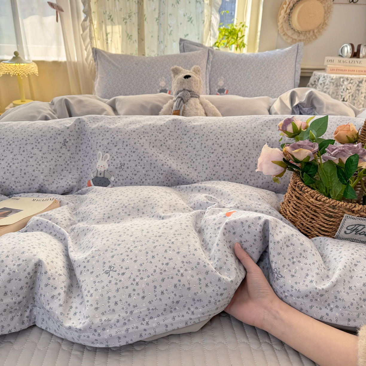 91家纺网 家纺一手货源 找家纺 富之航家纺 2026新款小清新床盖四件套 童年小兔