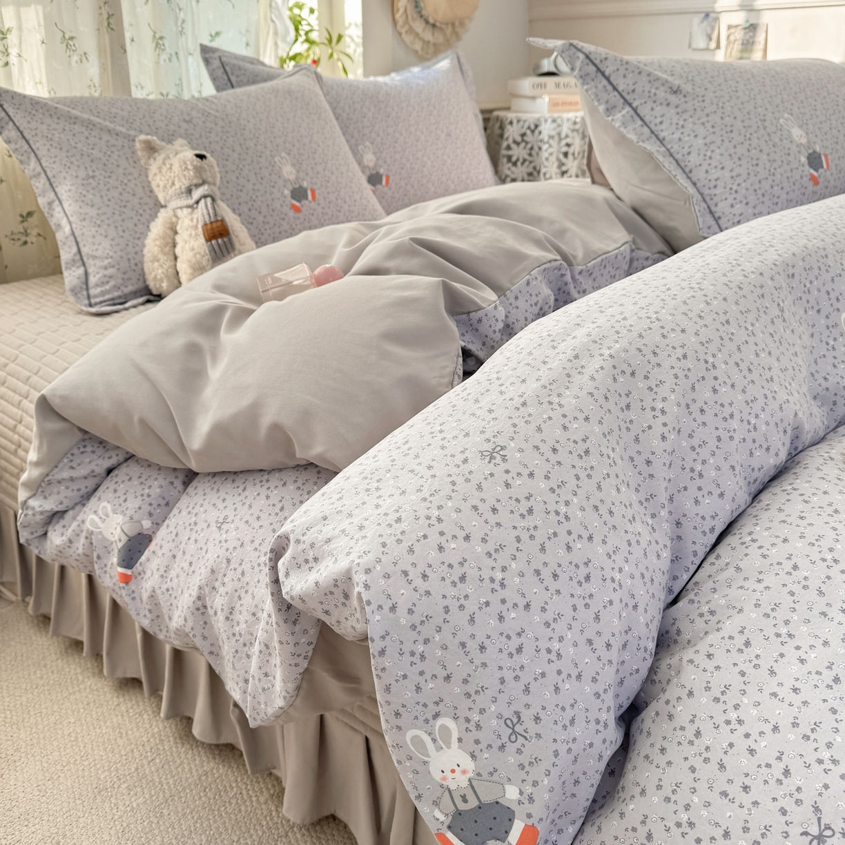 91家纺网 家纺一手货源 找家纺 富之航家纺 2026新款小清新床盖四件套 童年小兔