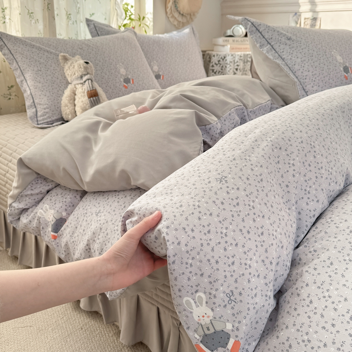 91家纺网 家纺一手货源 找家纺 富之航家纺 2026新款小清新床盖四件套 童年小兔