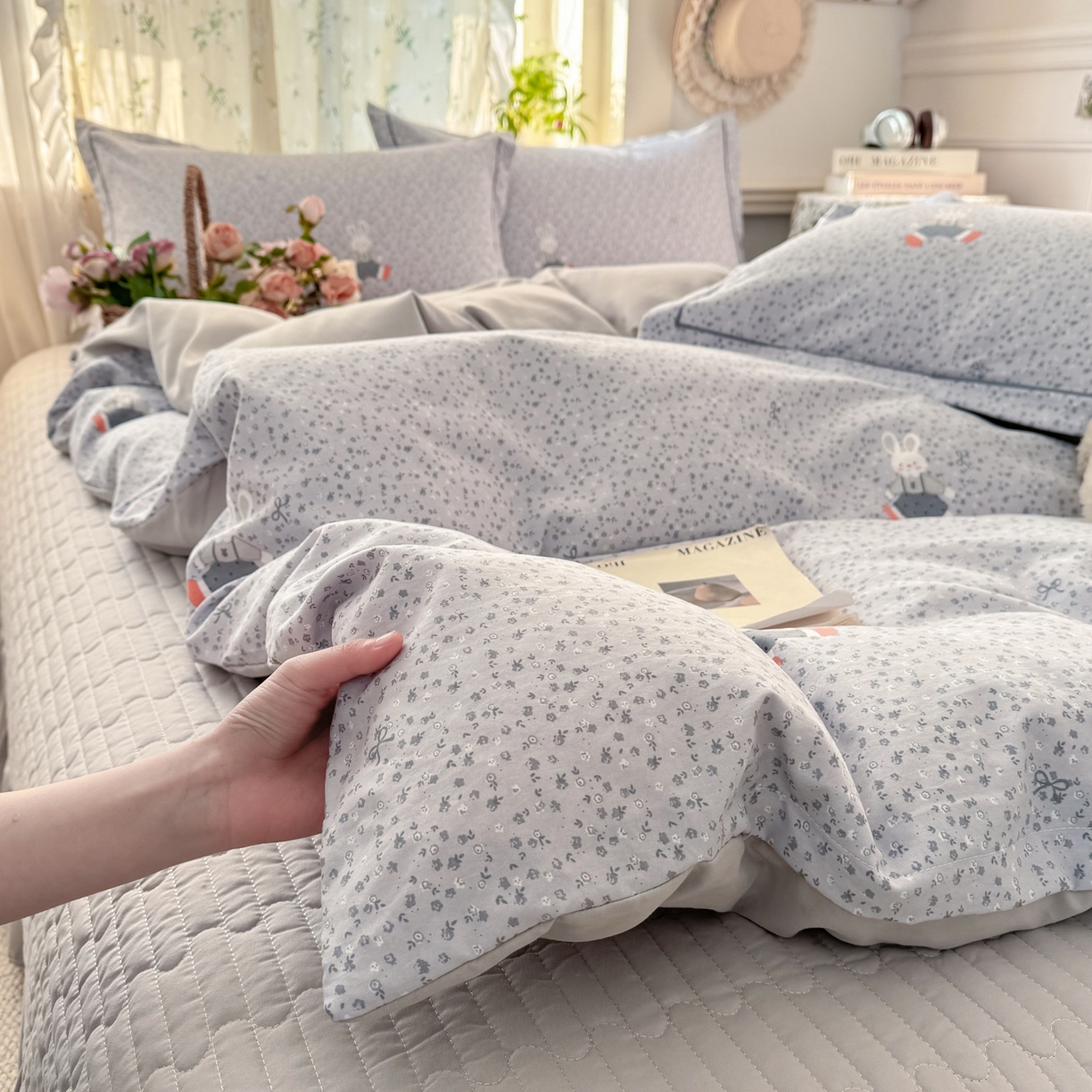 91家纺网 家纺一手货源 找家纺 富之航家纺 2026新款小清新床盖四件套 童年小兔