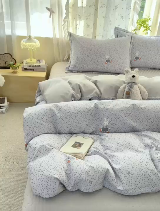 91家纺网 家纺一手货源 找家纺 富之航家纺 2026新款小清新床盖四件套 童年小兔