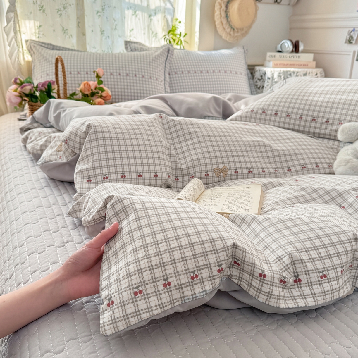 91家纺网 家纺一手货源 找家纺 富之航家纺 2026新款小清新床盖四件套 樱桃格格