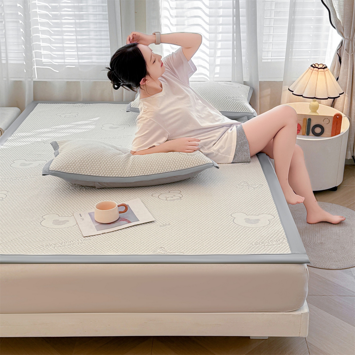 91家纺网 家纺一手货源 找家纺 恒爱家纺 2026新款A类凉感冰豆豆凉席系列三件套 轻松熊-灰