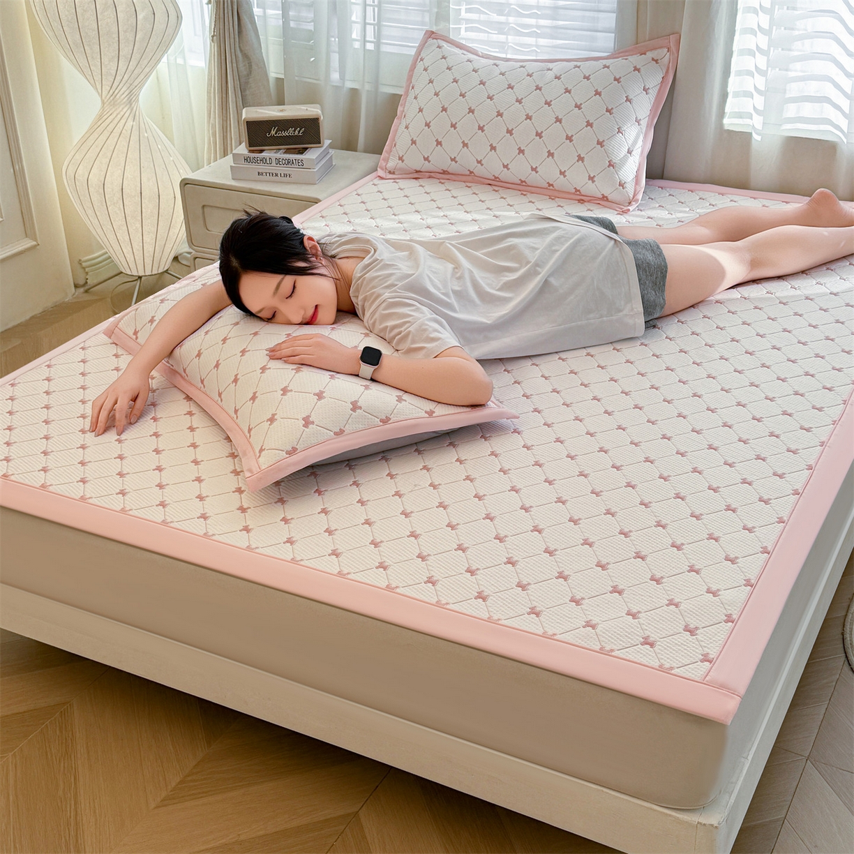 91家纺网 家纺一手货源 找家纺 恒爱家纺 2026新款A类凉感冰豆豆凉席系列三件套 一马当先-粉