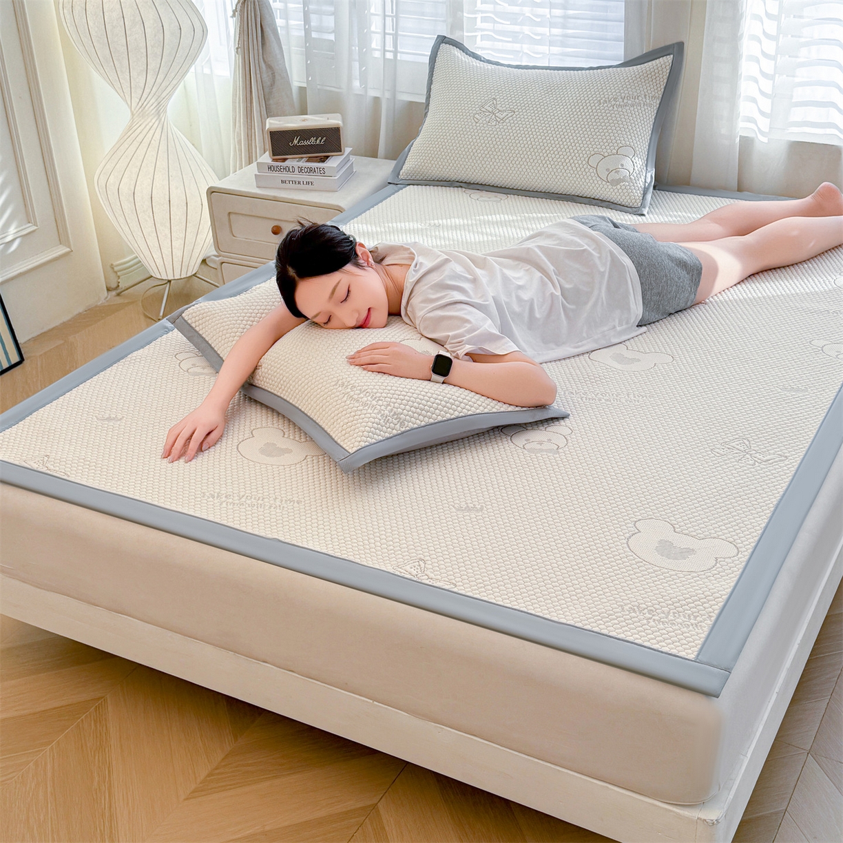 91家纺网 家纺一手货源 找家纺 恒爱家纺 2026新款A类凉感冰豆豆凉席系列三件套 轻松熊-灰